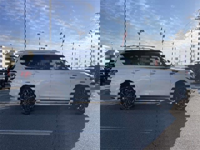 Used 2024 INFINITI QX80 Sensory video 2
