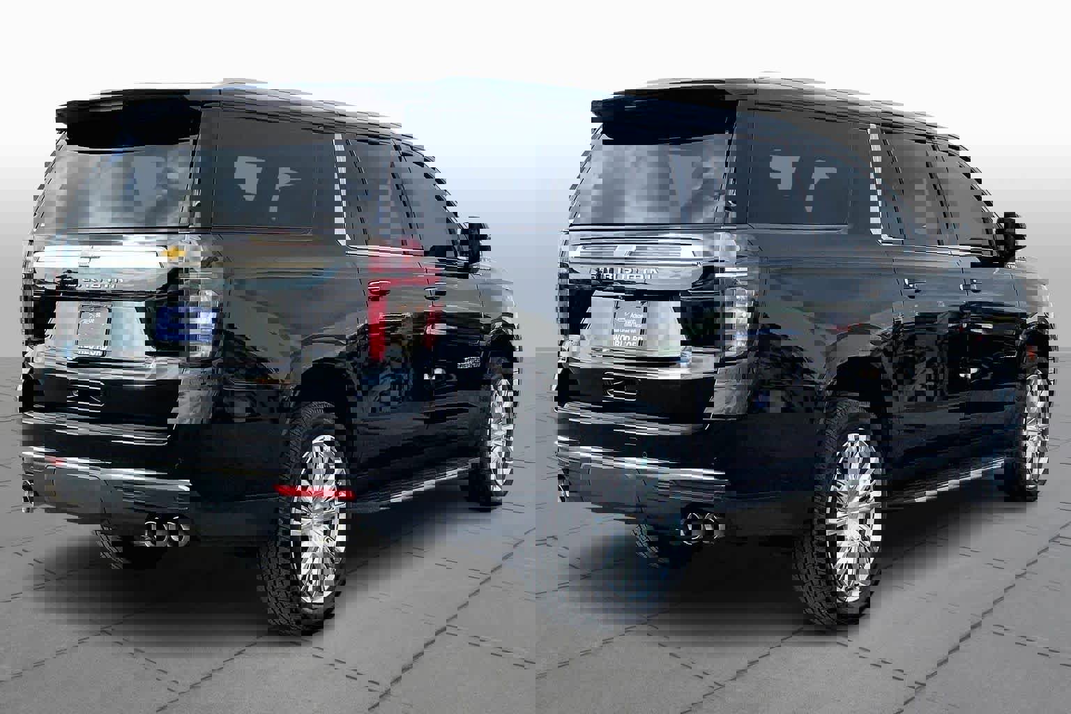 Used 2021 Chevrolet Suburban High Country image 3