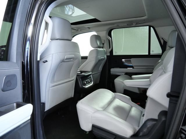 Certified 2025 Ford Expedition Max Platinum w/ Driver's Package AWD/4WD image 10