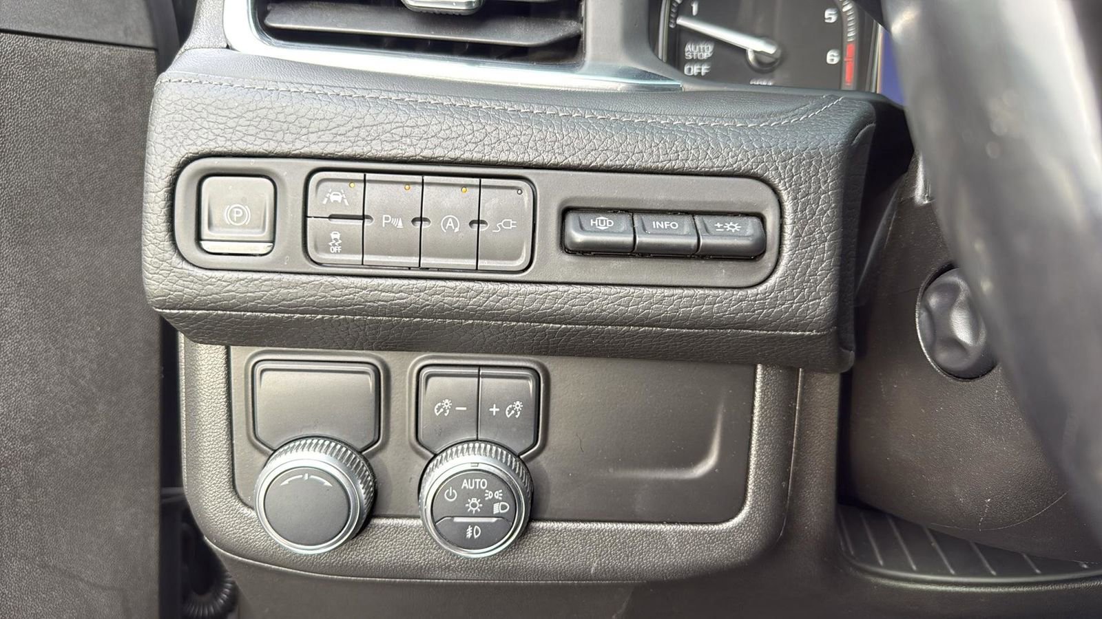 Used 2021 GMC Yukon XL Denali image 18