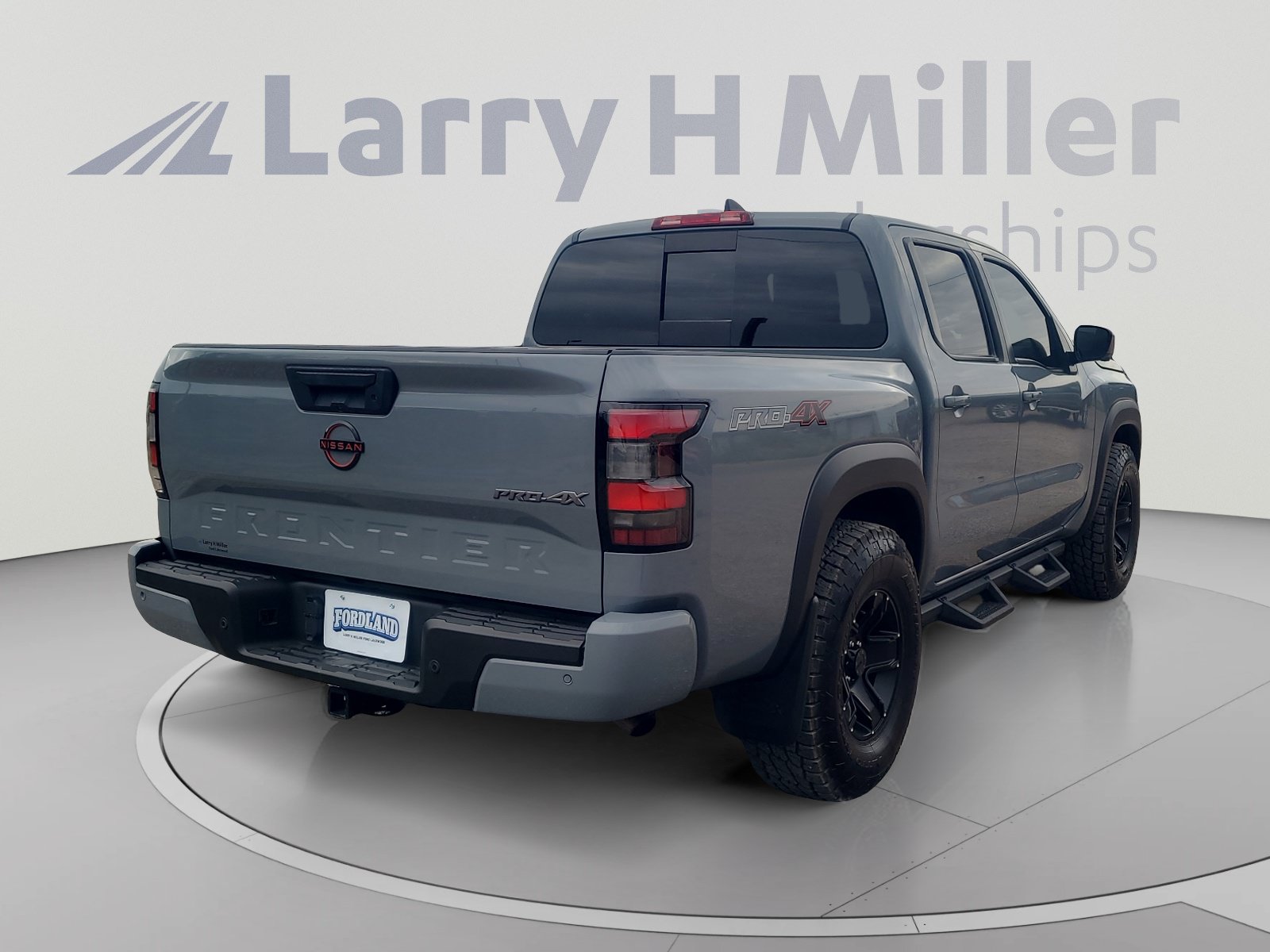 Used 2023 Nissan Frontier PRO-4X w/ Pro Convenience Package AWD/4WD image 5