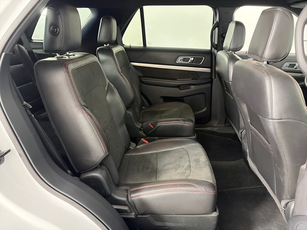 Certified 2018 Ford Explorer XLT w/ Equipment Group 202A AWD/4WD image 29