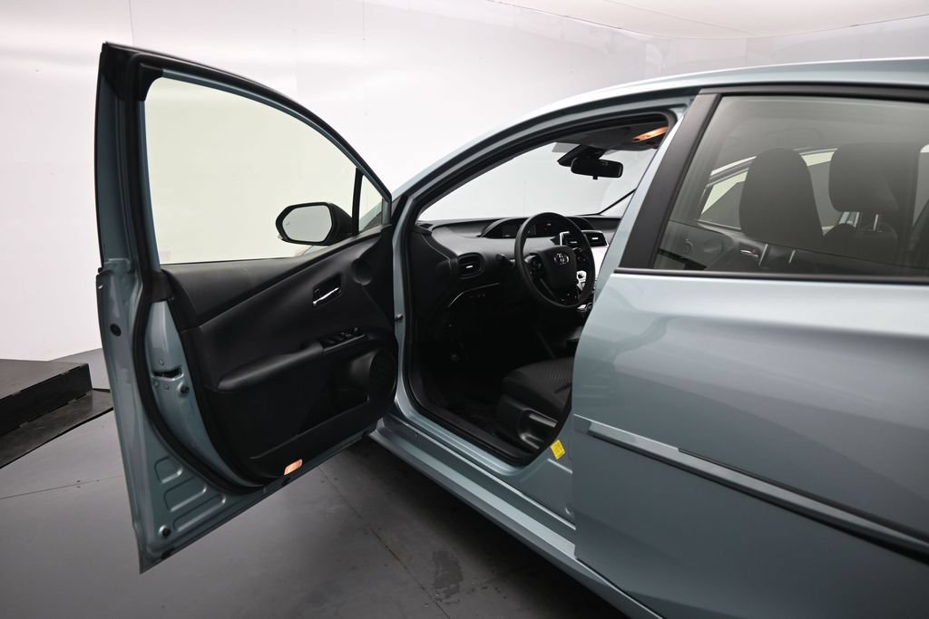 Used 2021 Toyota Prius LE FWD image 9