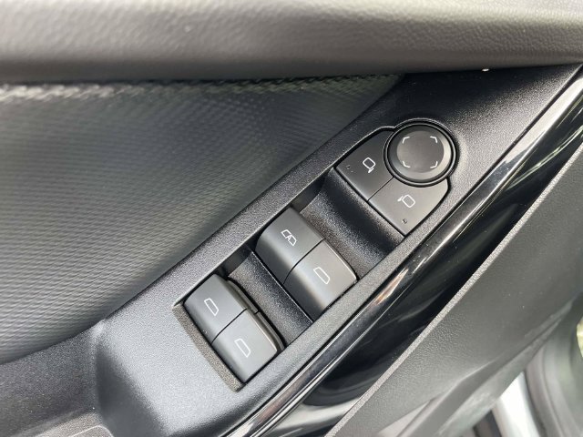 Used 2026 Chevrolet Equinox LT FWD image 18
