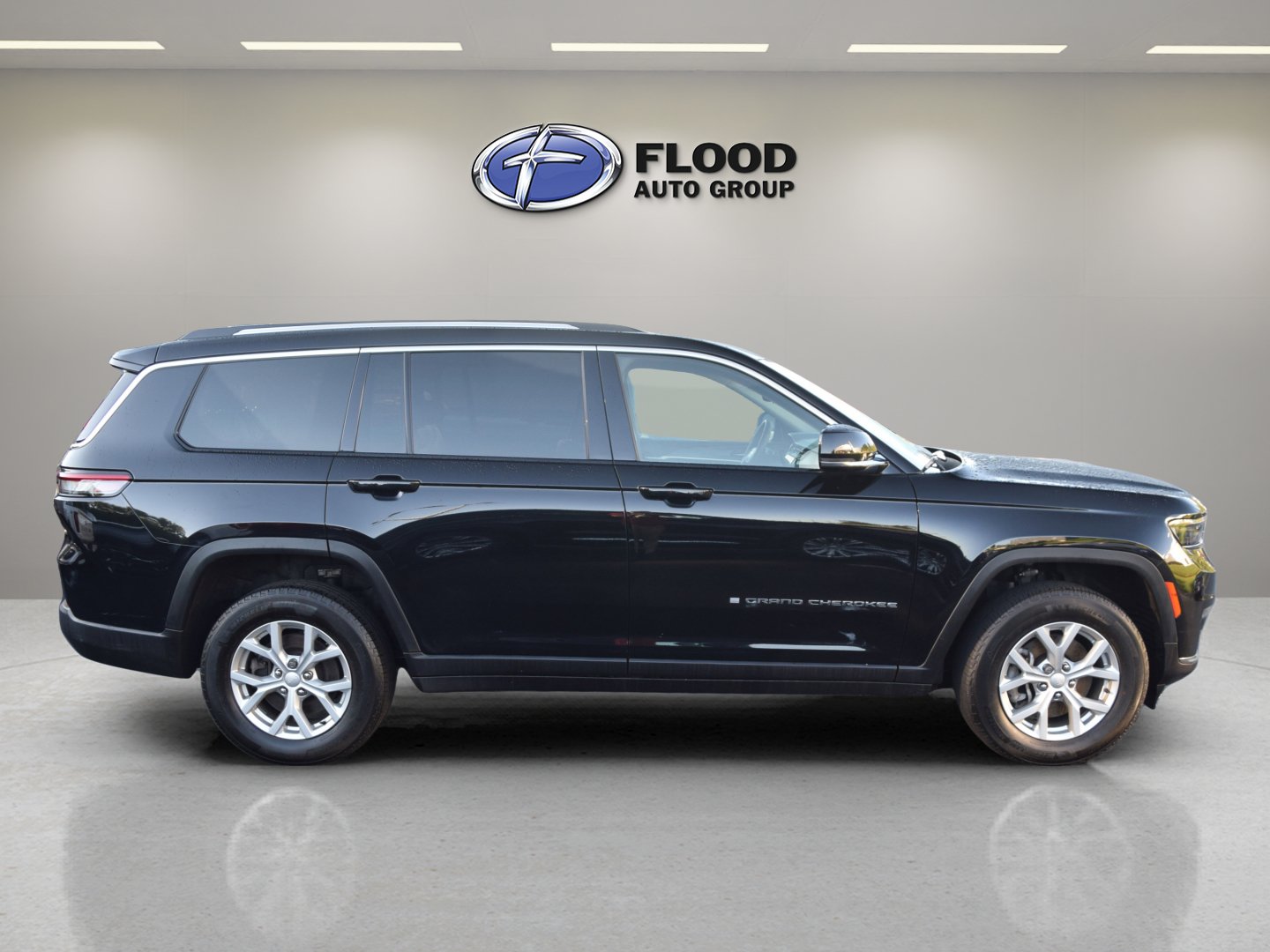 Used 2023 Jeep Grand Cherokee L Limited AWD/4WD image 3