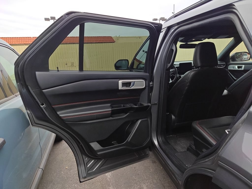 Certified 2022 Ford Explorer ST-Line w/ Class IV Trailer Tow Package AWD/4WD image 18