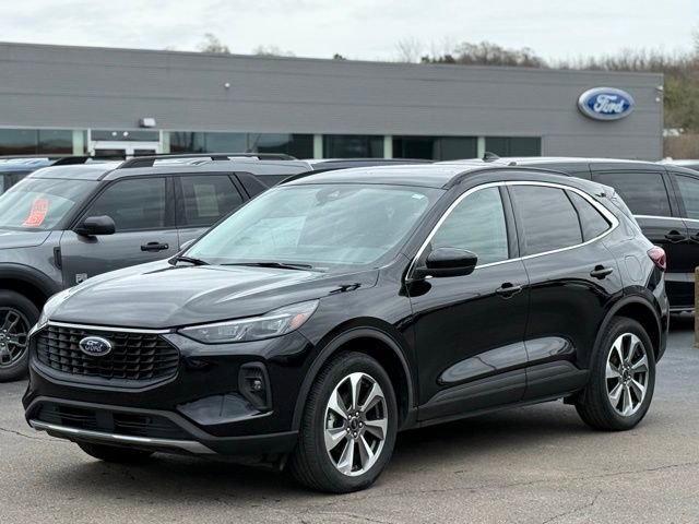 Certified 2025 Ford Escape Platinum AWD/4WD image 32