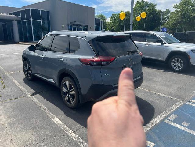 Used 2023 Nissan Rogue SL w/ SL Premium Package FWD image 2