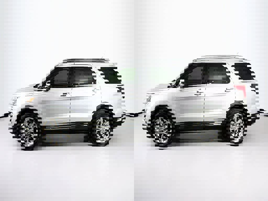 Certified 2019 Ford Explorer Limited w/ Ford Safe & Smart Package image 4