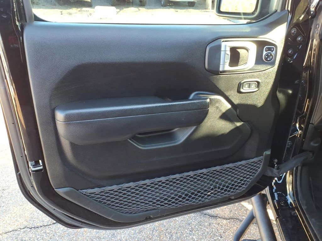 Used 2023 Jeep Wrangler Unlimited Rubicon AWD/4WD image 15