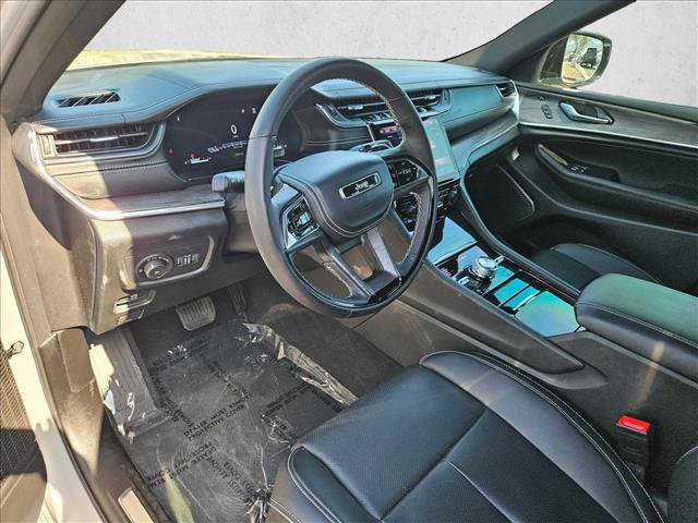 Used 2025 Jeep Grand Cherokee Overland w/ Adv Protech Group III AWD/4WD image 11
