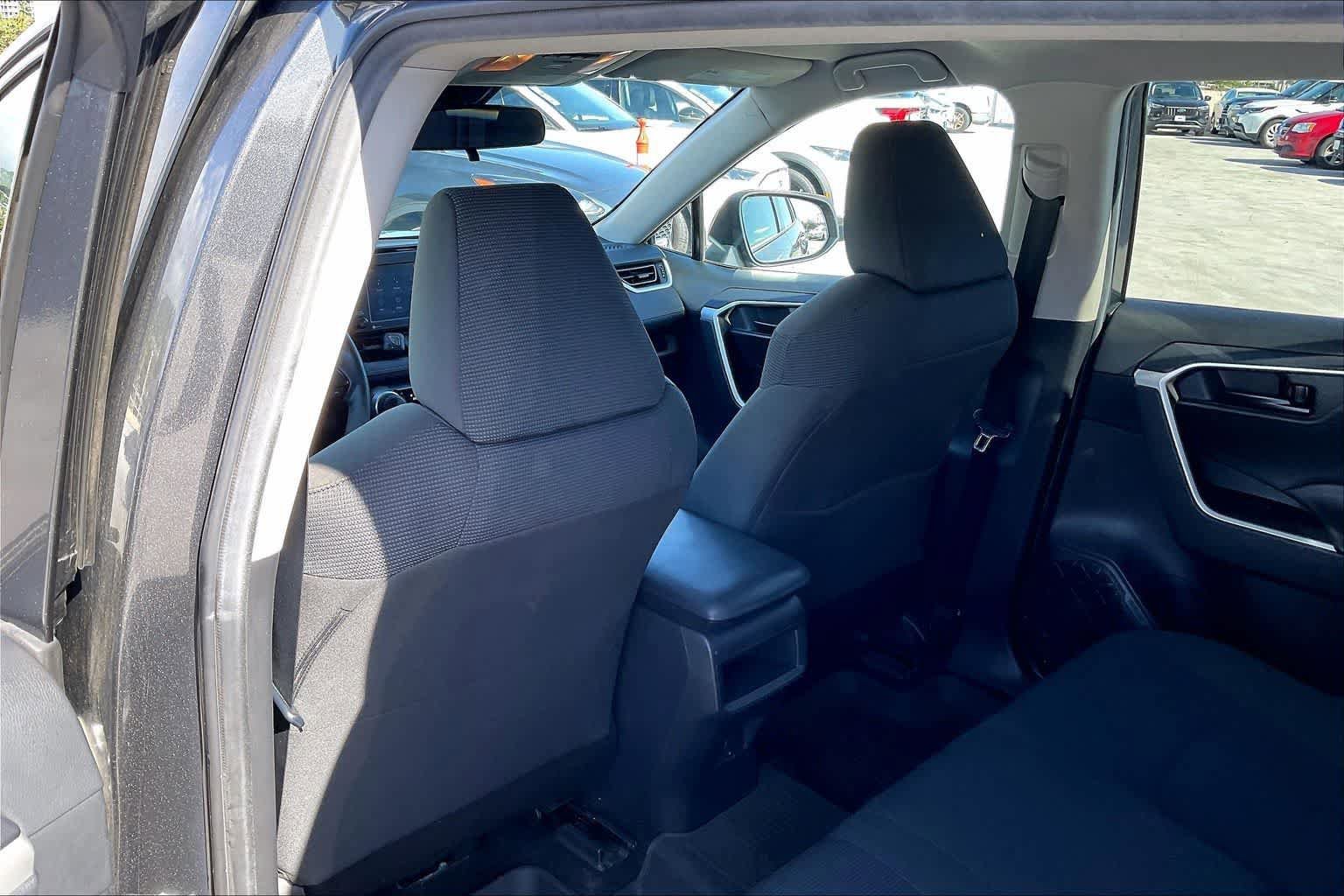 Used 2020 Toyota RAV4 LE w/ Carpet Mat Package FWD image 12