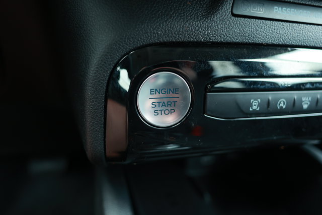 Certified 2025 Ford Escape Active w/ Active Premium Tech Pack FWD image 17