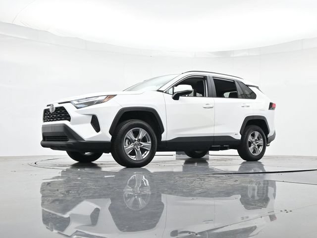 Used 2025 Toyota RAV4 XLE AWD/4WD image 36
