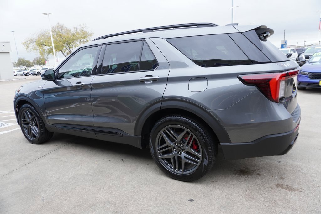 Certified 2025 Ford Explorer ST-Line w/ Premium Package image 4