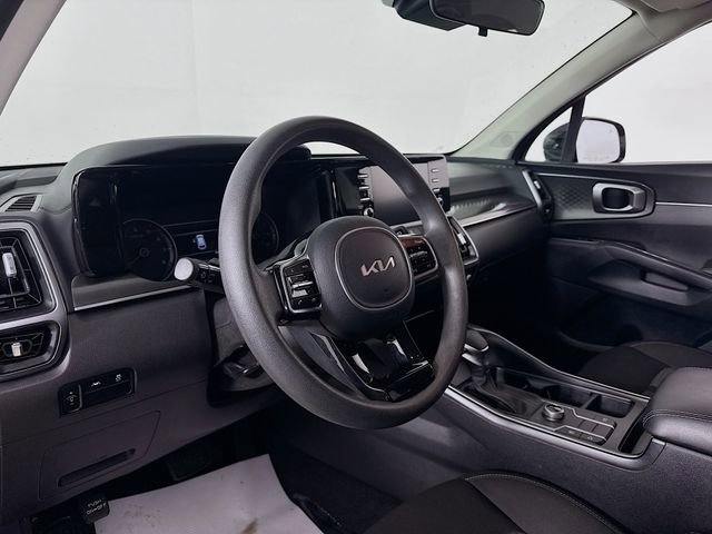 Used 2023 Kia Sorento LX image 9
