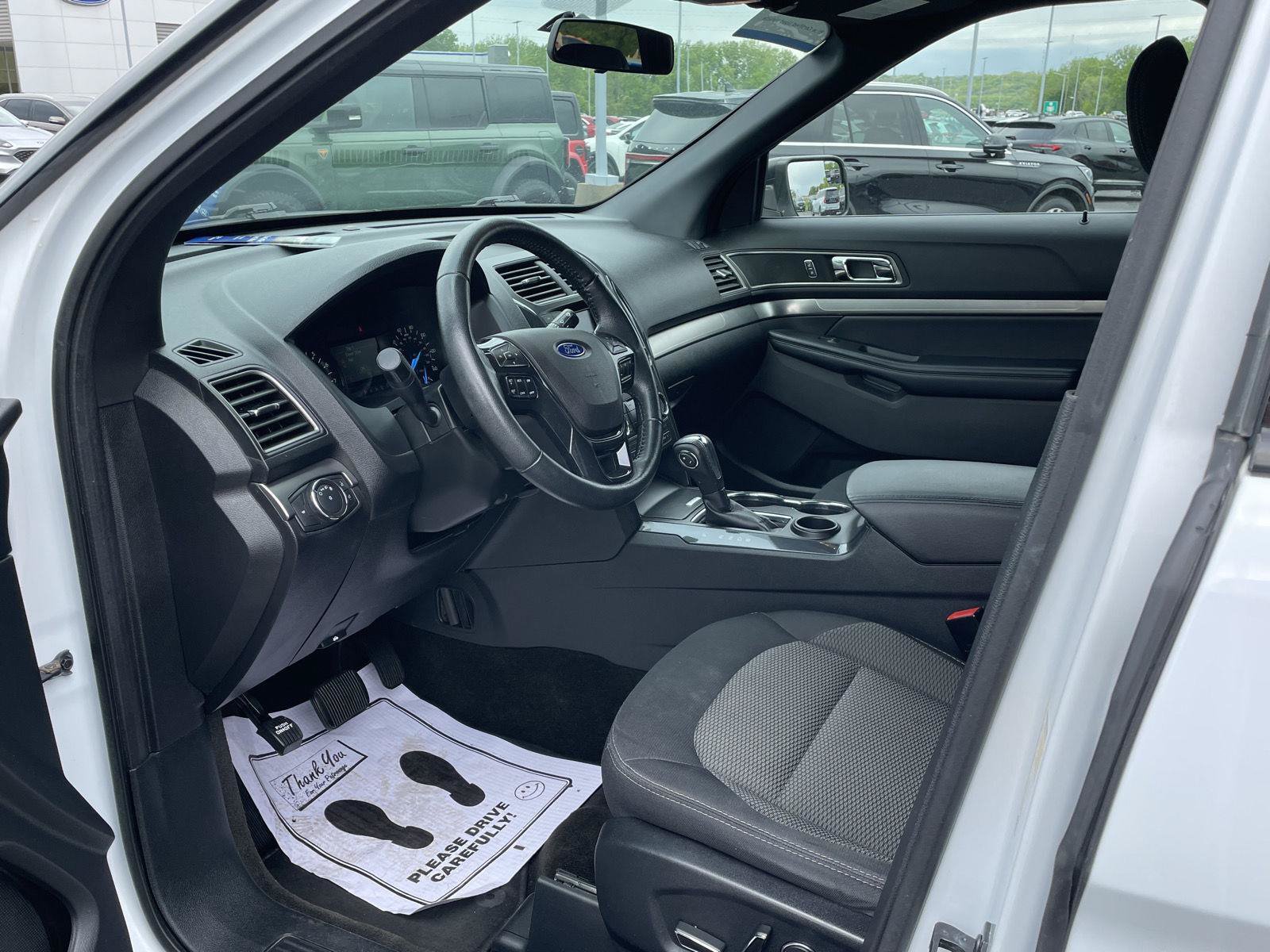 Certified 2018 Ford Explorer XLT FWD image 9