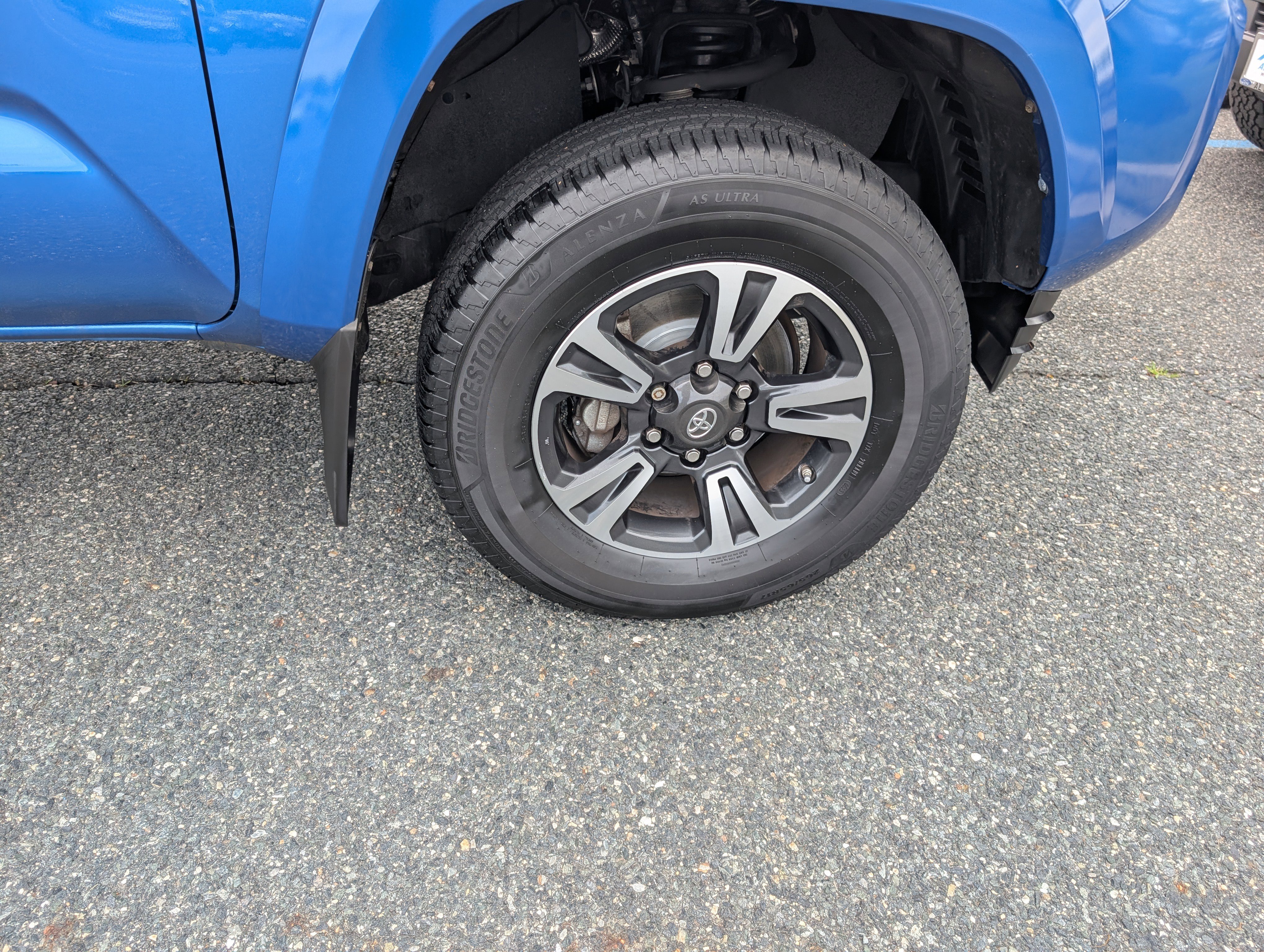 Used 2017 Toyota Tacoma TRD Sport AWD/4WD image 9