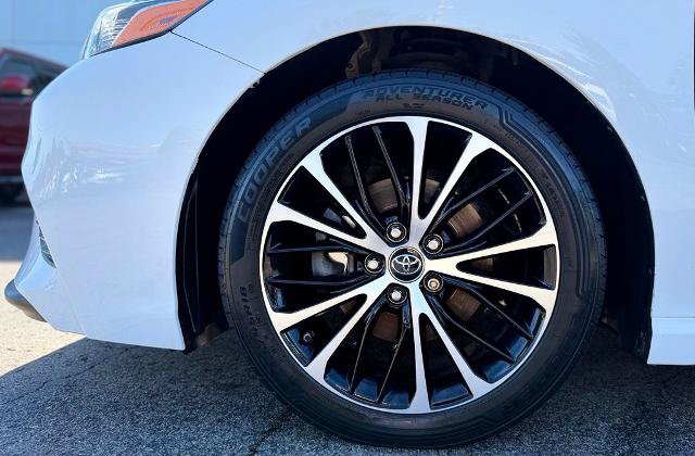 Used 2019 Toyota Camry SE w/ Carpet Mat Package FWD image 3
