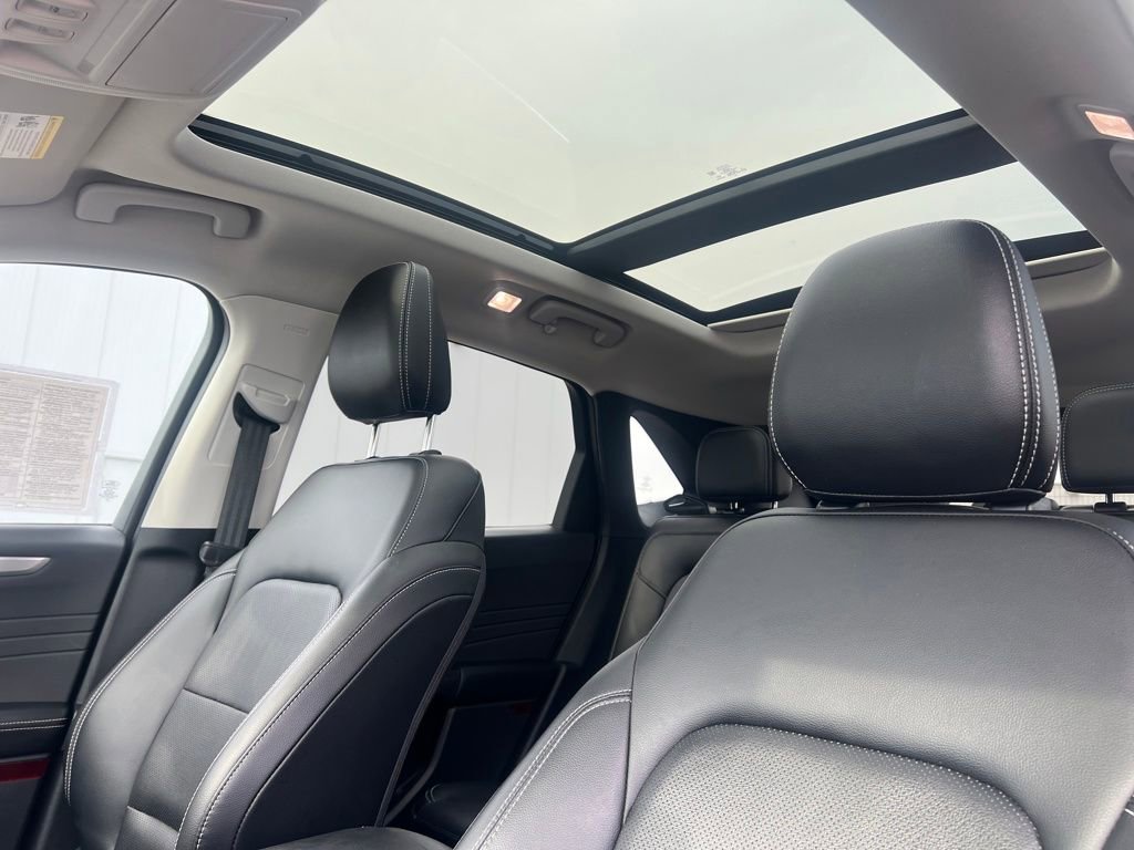 Certified 2022 Ford Escape Titanium w/ Class II Trailer Tow Package image 27