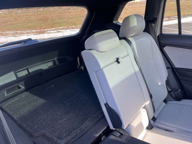 Used 2020 Volkswagen Tiguan SE R-Line image 33
