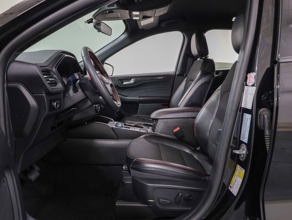 Certified 2025 Ford Escape ST-Line AWD/4WD image 23