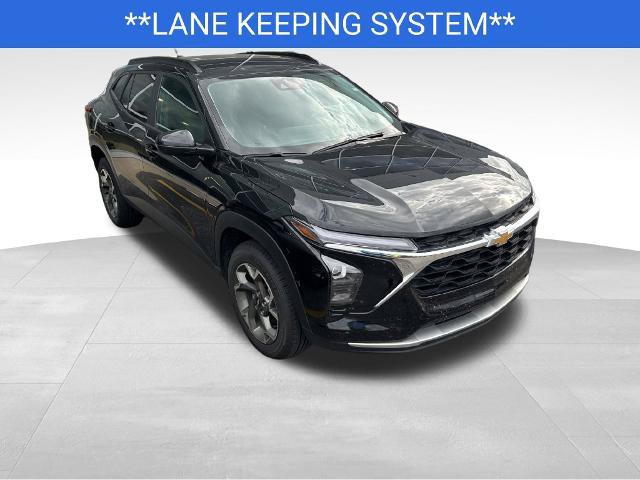 Used 2025 Chevrolet Trax LT FWD image 3