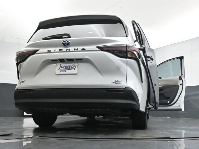 Used 2024 Toyota Sienna XLE FWD image 40