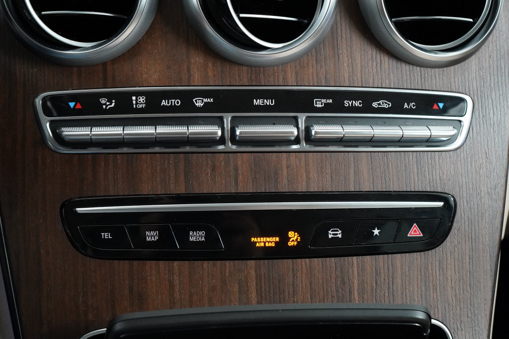 Used 2022 Mercedes-Benz GLC 300 4MATIC w/ Premium Package Lite image 25