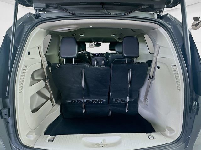 Used 2022 Chrysler Pacifica Touring-L image 26