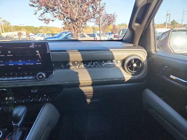Used 2024 Chevrolet Colorado ZR2 AWD/4WD image 10