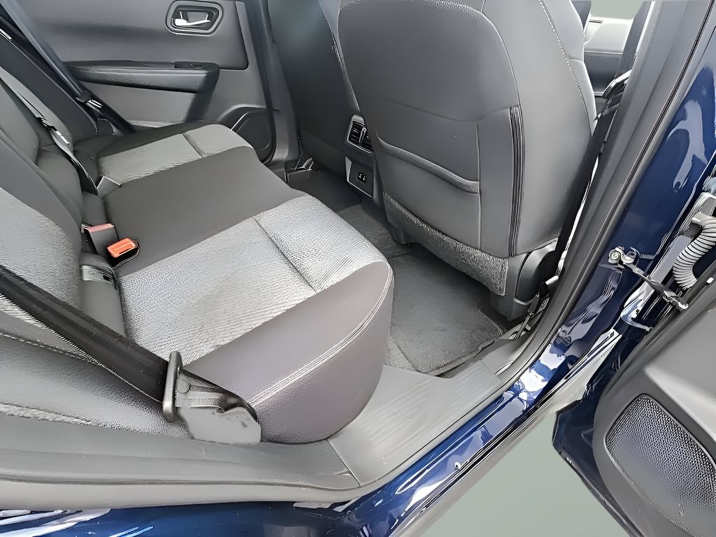 Used 2024 Nissan Rogue SV AWD/4WD image 12