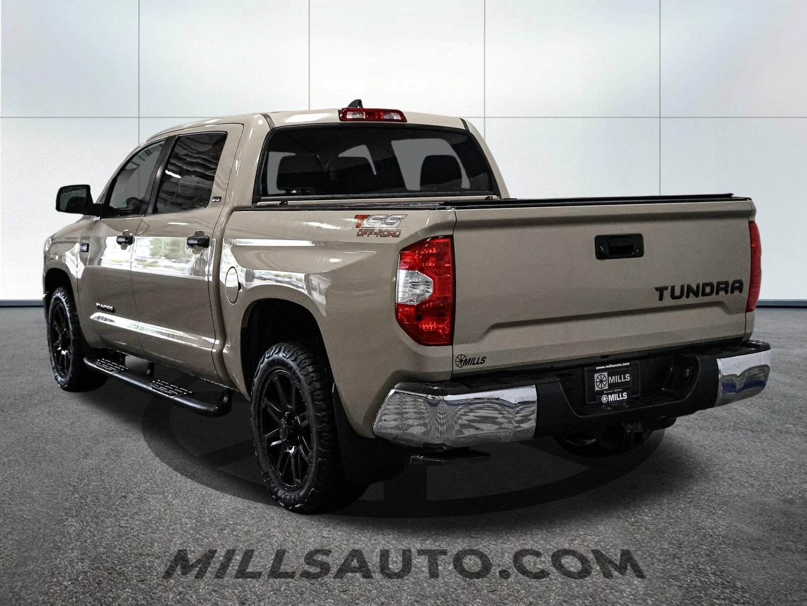 Used 2020 Toyota Tundra SR5 w/ SR5 Leather Package RWD image 5