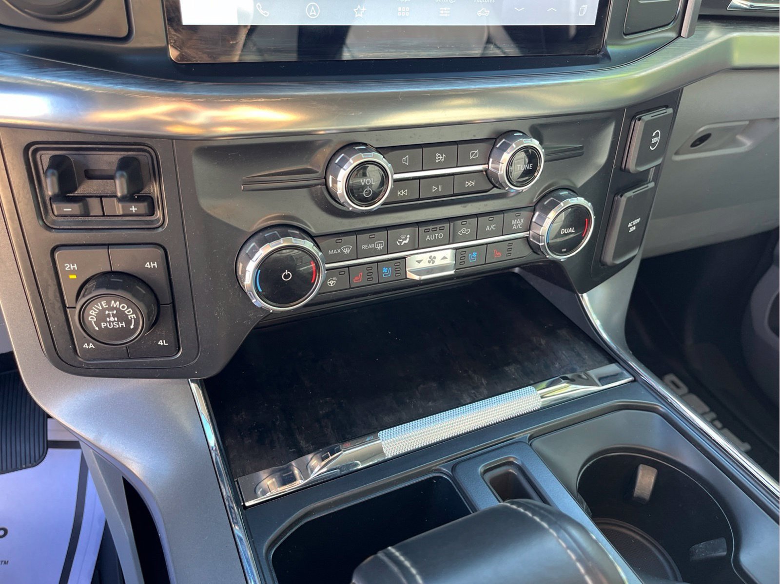Certified 2022 Ford F150 Lariat w/ Equipment Group 502A High AWD/4WD image 18