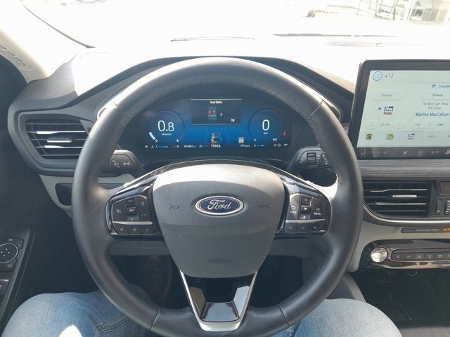 Certified 2025 Ford Escape Platinum w/ Premium Technology Package AWD/4WD image 14