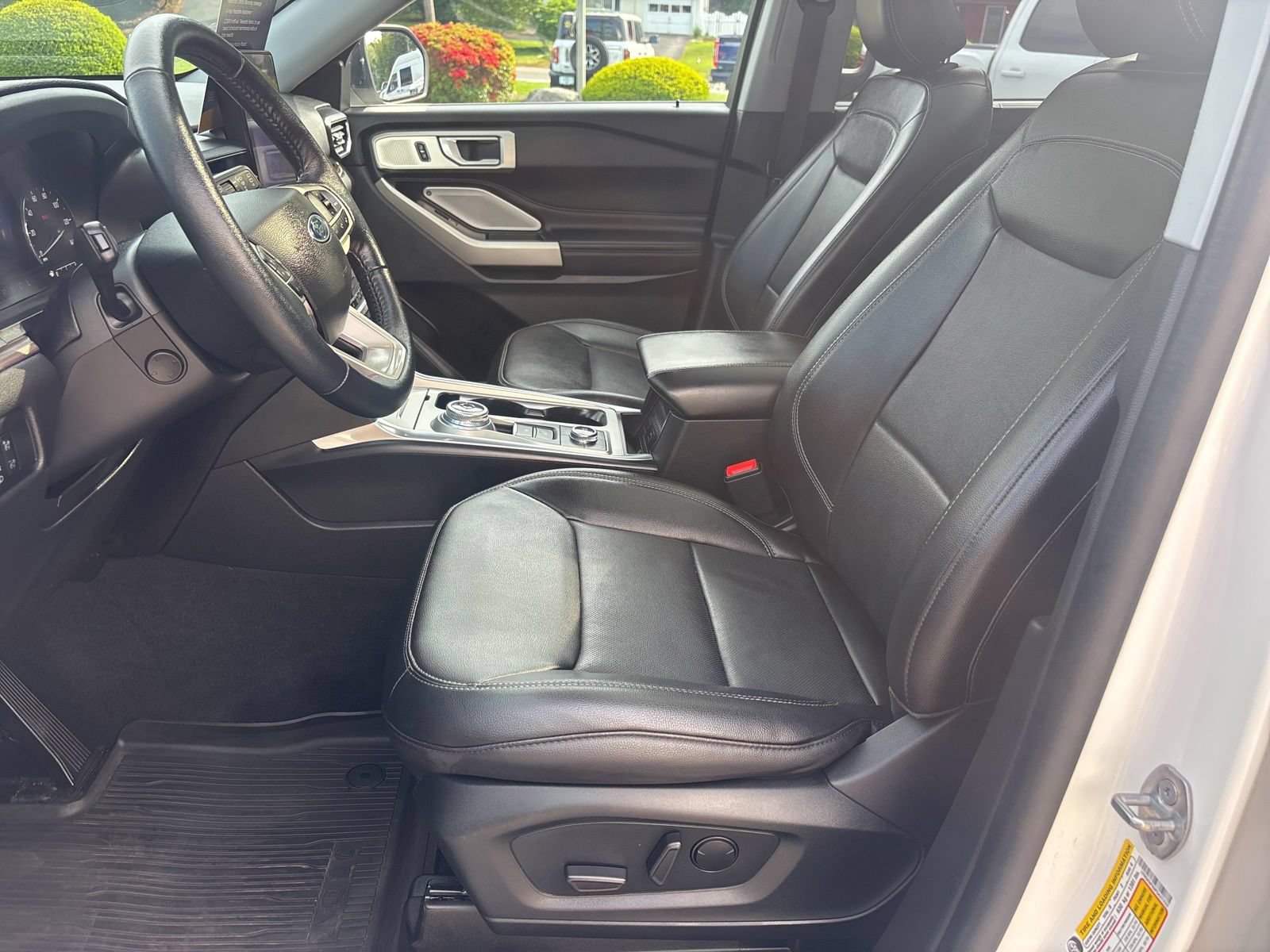 Certified 2023 Ford Explorer Limited w/ Limited Technology Package AWD/4WD image 13