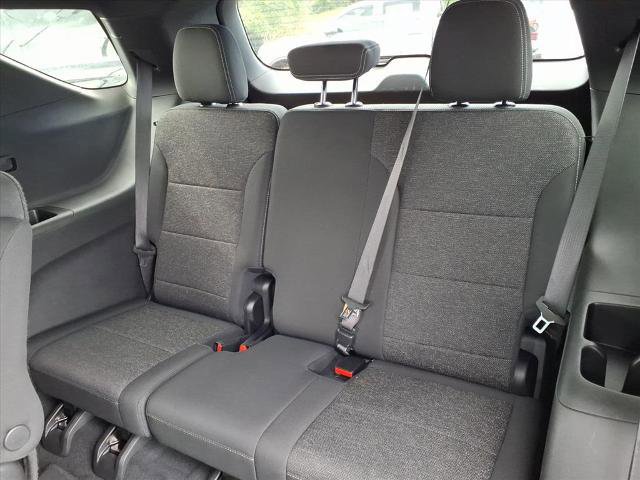 Used 2025 Chevrolet Traverse LT image 8