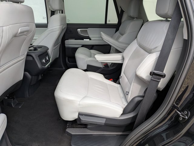 Certified 2025 Ford Expedition Platinum w/ Driver's Package AWD/4WD image 32