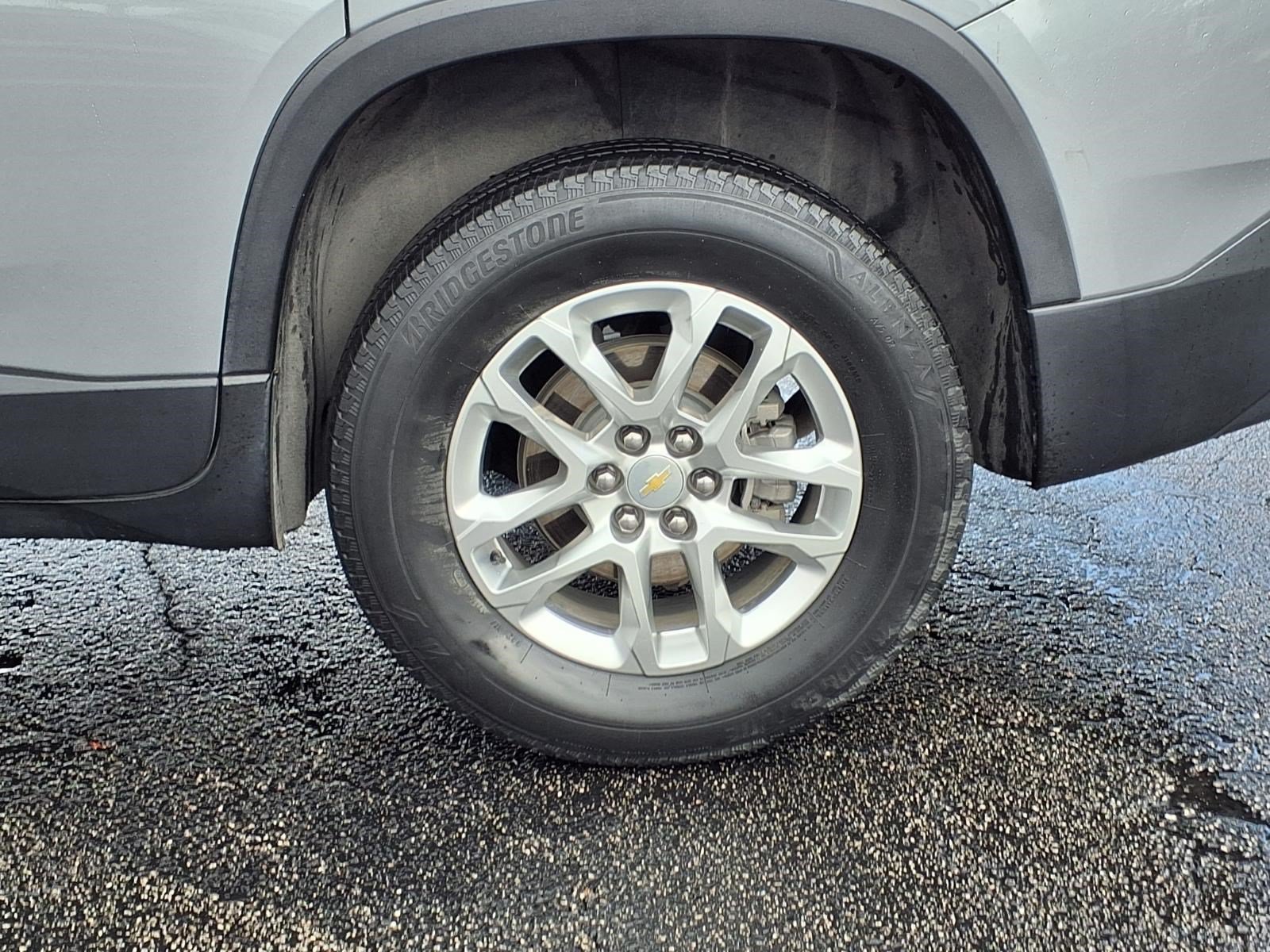 Used 2023 Chevrolet Traverse LS FWD image 10