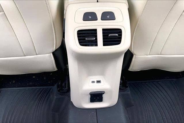 Used 2023 Buick Envision Avenir image 32