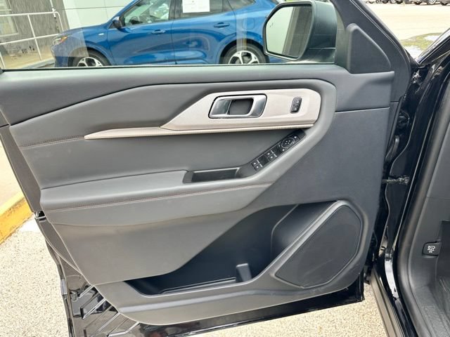 Certified 2025 Ford Explorer Active w/ Active Comfort Package AWD/4WD image 28