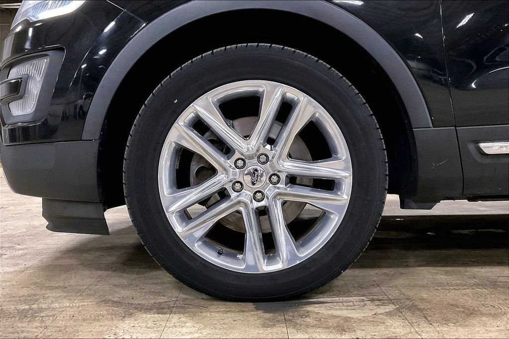 Certified 2017 Ford Explorer XLT w/ Equipment Group 202A AWD/4WD image 9