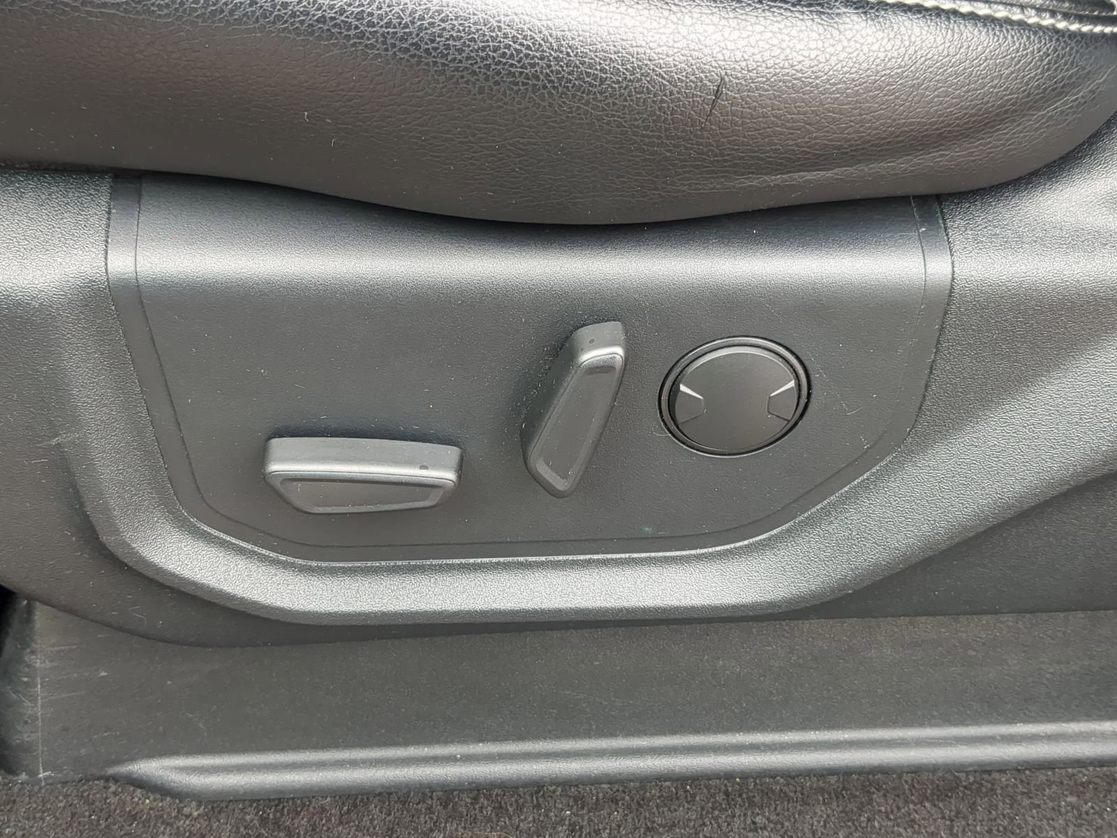 Certified 2020 Ford F150 Lariat w/ Equipment Group 502A Luxury image 23