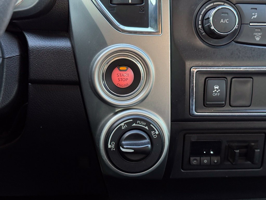 Used 2018 Nissan Titan SV AWD/4WD image 12
