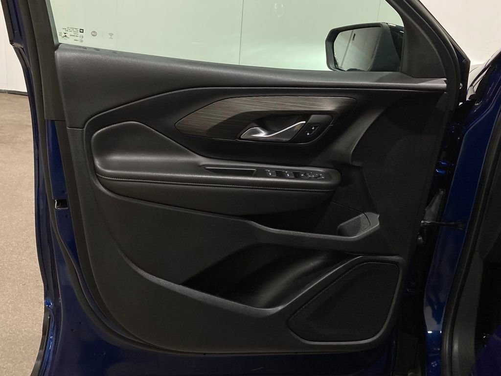 Used 2023 GMC Terrain SLE w/ Driver Convenience Package image 24