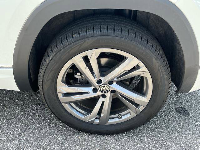 Used 2024 Volkswagen Atlas Cross Sport SEL R-Line AWD/4WD image 21