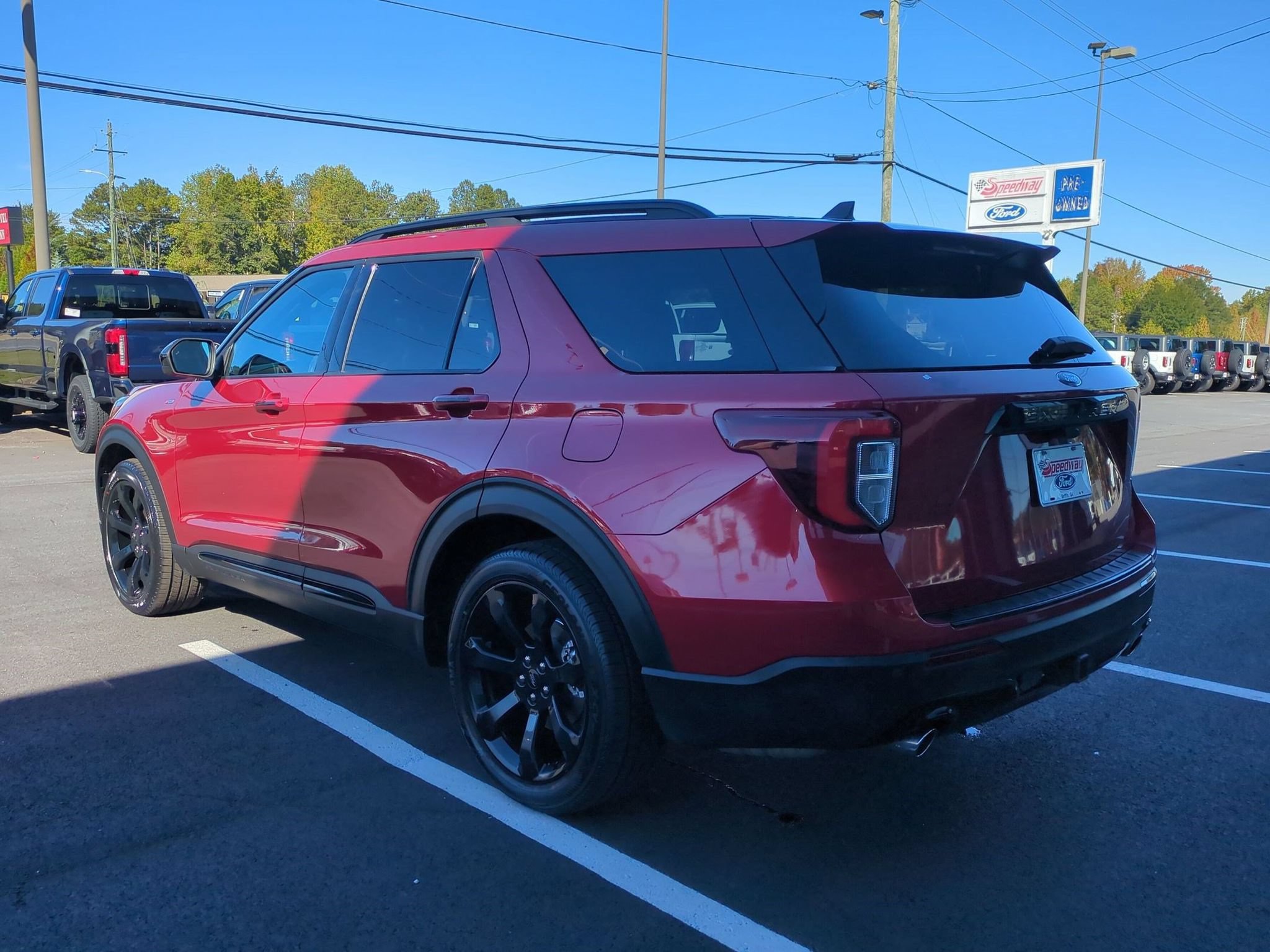 Certified 2023 Ford Explorer ST-Line w/ Class IV Trailer Tow Package RWD image 9