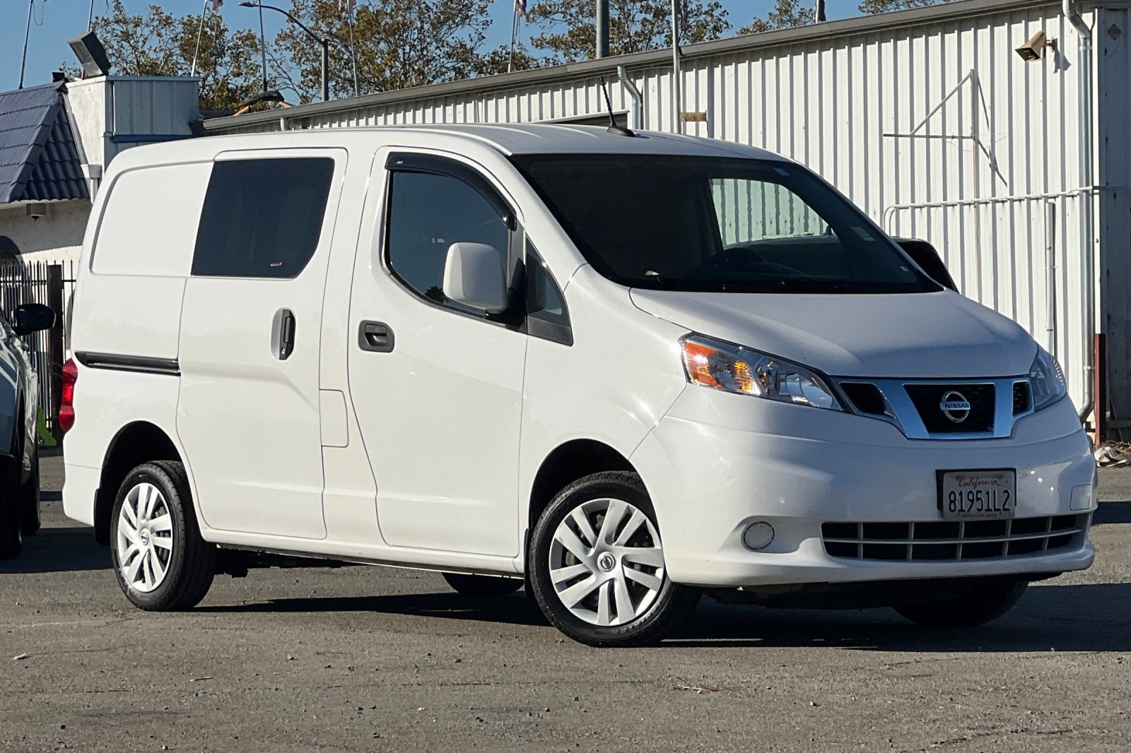 Used 2018 Nissan NV200 SV w/ Navigation Package FWD image 2