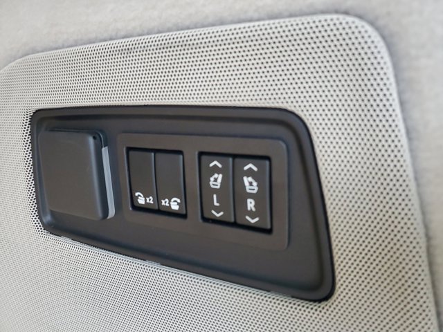 Used 2023 Cadillac Escalade Premium Luxury Platinum image 10