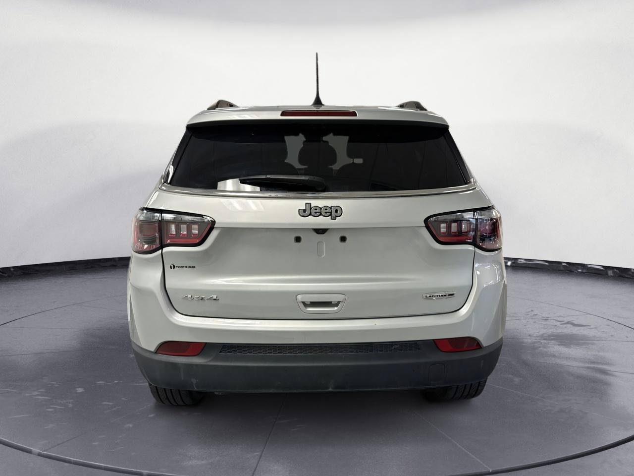 Used 2024 Jeep Compass Latitude AWD/4WD image 7